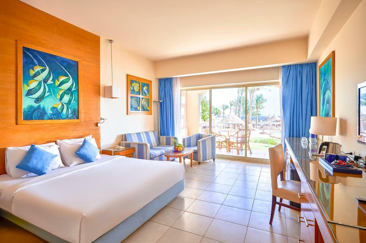 Parrotel Beach Resort Sharm el-Sheikh Eksteriør billede A room at the Hilton Sharm El Sheikh